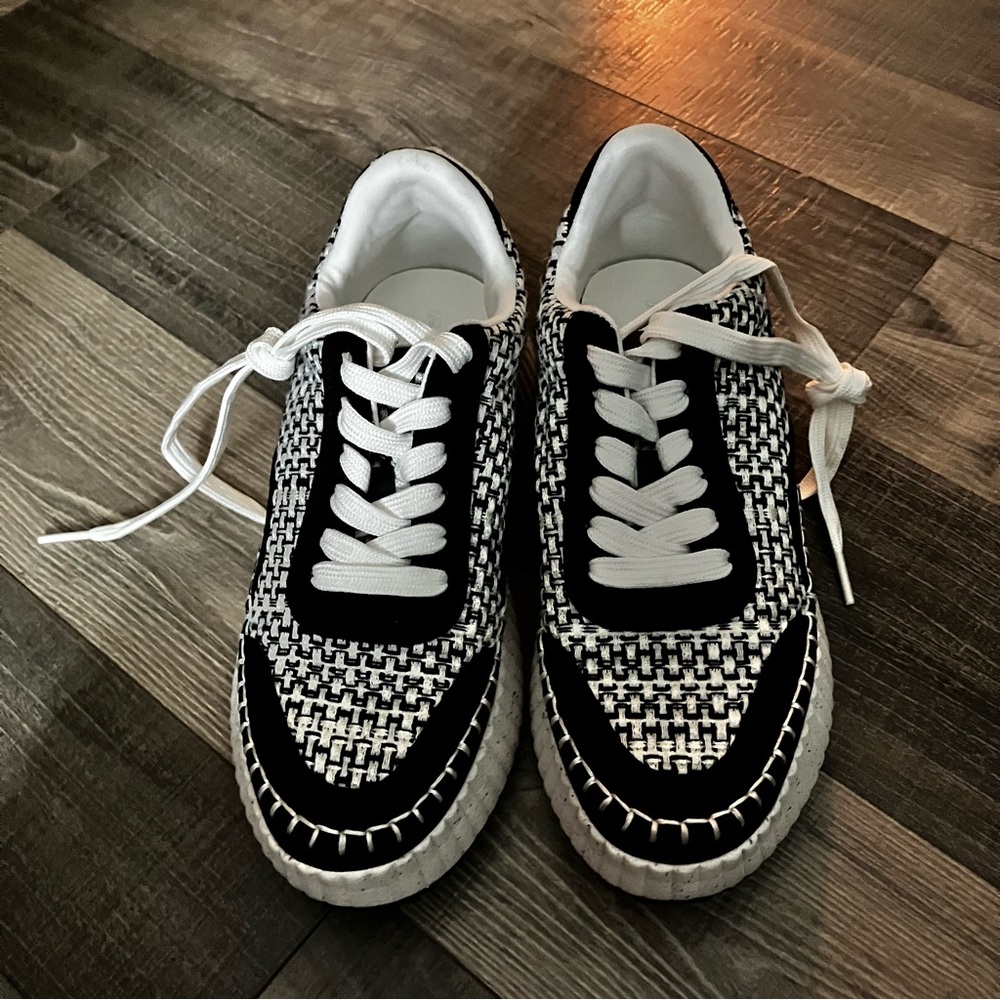 Universal Thread Black and White Geometric Sneakers